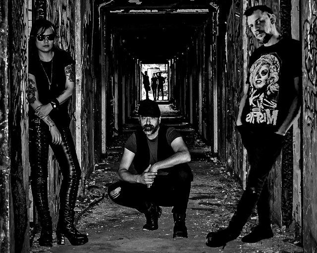 Actuación en directo: Pause - "We can not rewind"