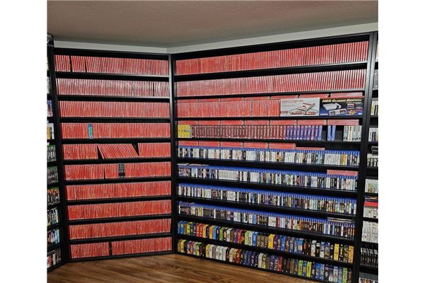 Estanter&iacute;a llena de videojuegos