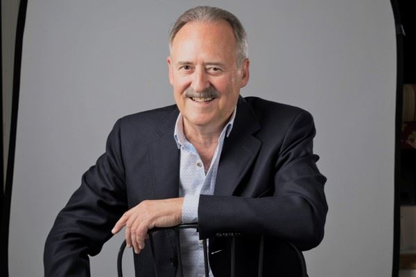 Jorge Molist presenta “Canción de sangre y oro”