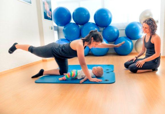 Taller de yoga pilates postparto con bebés