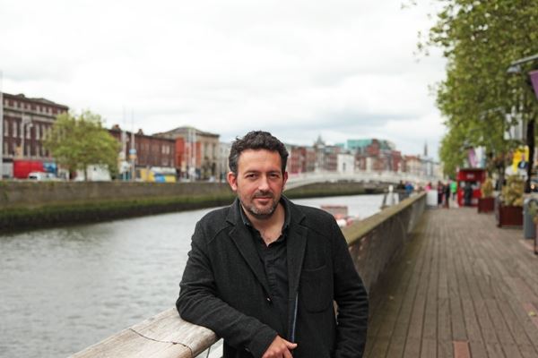 Mikel Santiago presenta su nueva novela