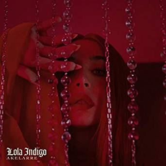 Firma de discos Lola Indigo “AKELARRE”