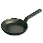 Pequeña Staub Mini hierro fundido negro mate 12 cm cacerola frying