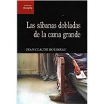 Las sábanas dobladas de la cama grande