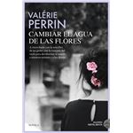 Cambiar el agua de las flores
