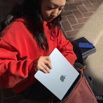 Apple MacBook Air 13,6