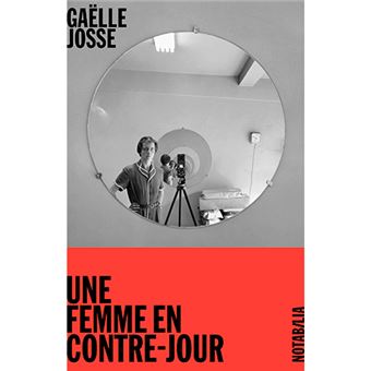 Une femme en contre jour