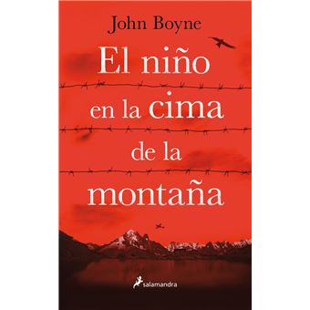 El niño en la cima de la montaña