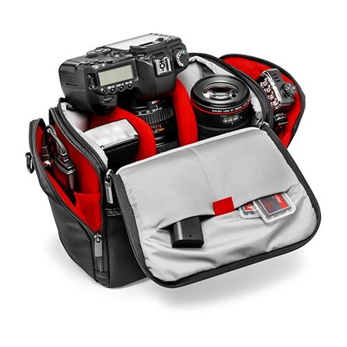 Bolsa de hombro para cámara DSLR Pro con objetivo montado y dos objetivos adicionales y accesorios Manfrotto Active Shoulder 