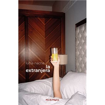 La extranjera