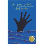 El mar detrás