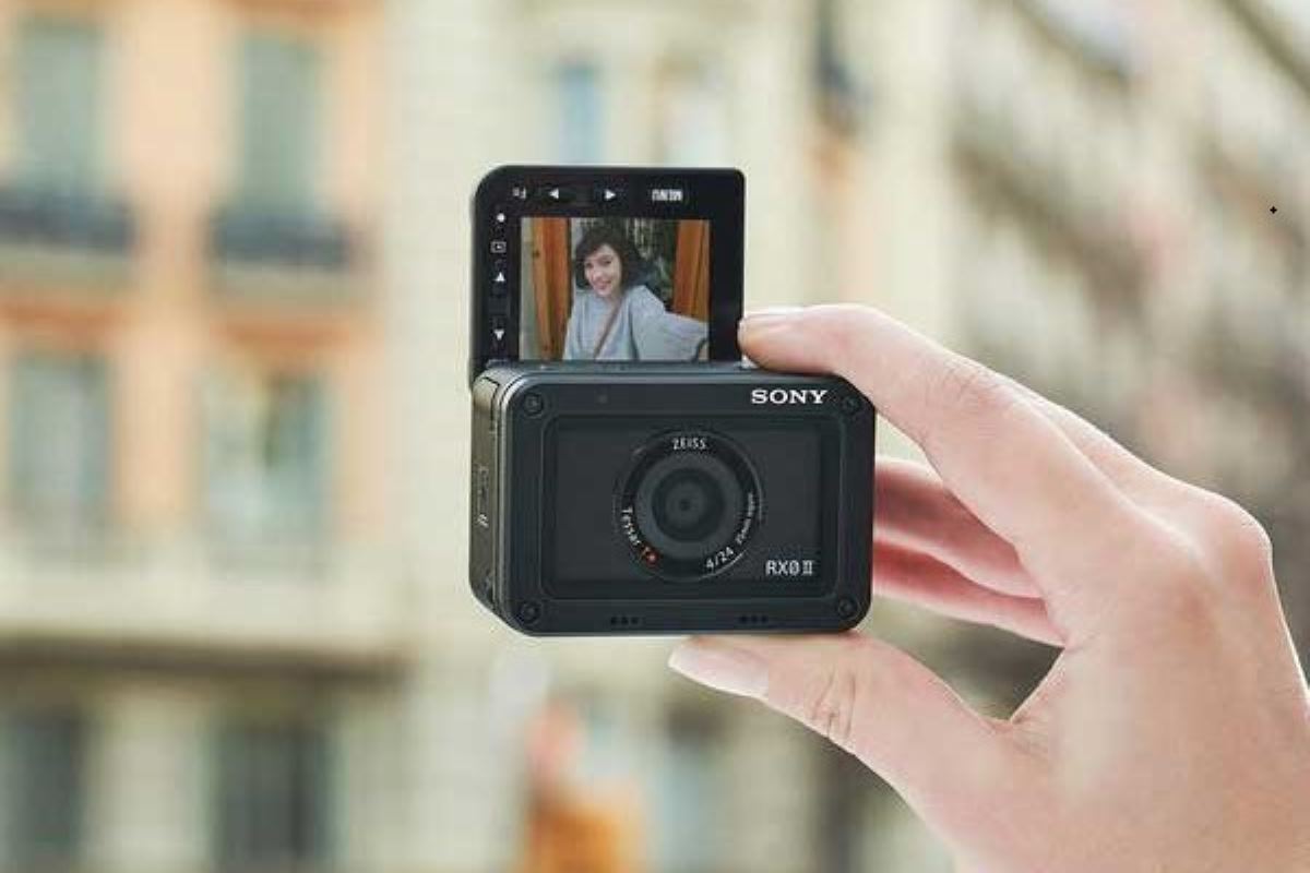 Sony RX0 II, à la fois compact et action cam 4K à écran orientable