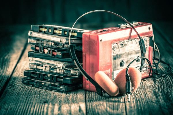 classic-cassette-tape-with-headphones-picture-id1013208242