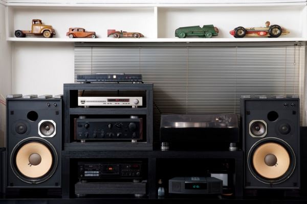 hifi-sound-system-with-vintage-tin-toy-car-picture-id133962674