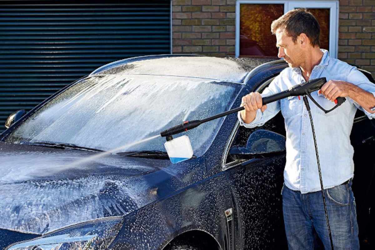Les 5 étapes pour bien nettoyer sa voiture