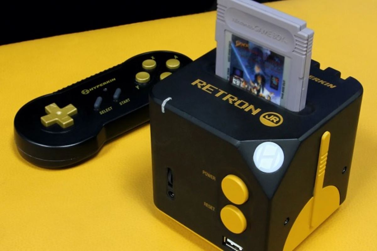Jouer à ses jeux Game Boy sur la TV serait bientôt possible avec la RetroN Jr.