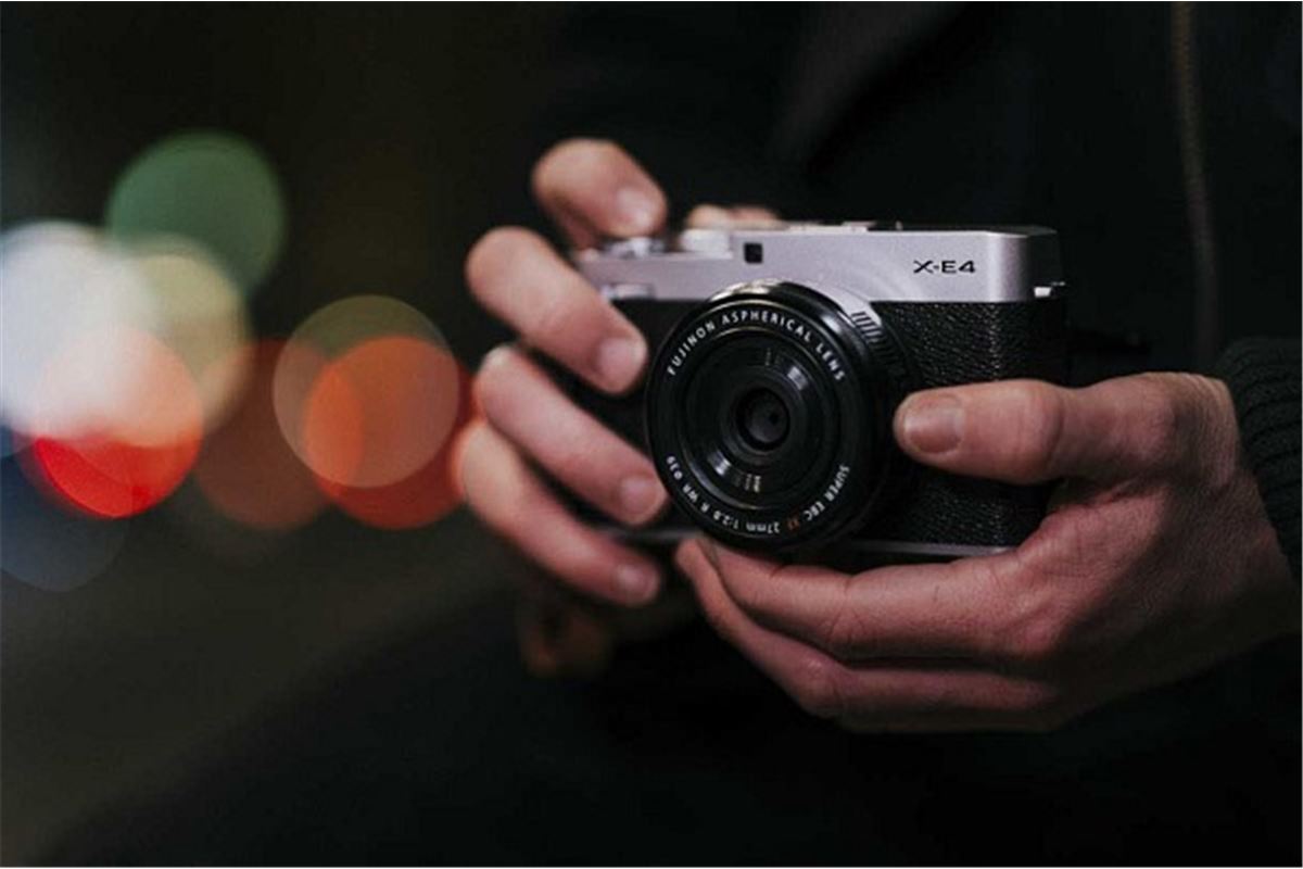 Fujifilm X-E4 : le plus petit hybride de la marque