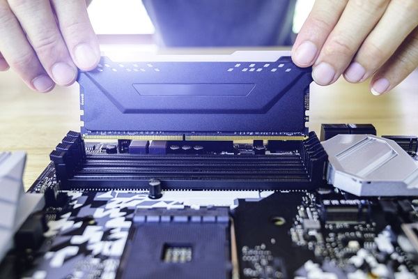 La mémoire RAM : qu'est-ce que c'est et à quoi cela sert ? 
