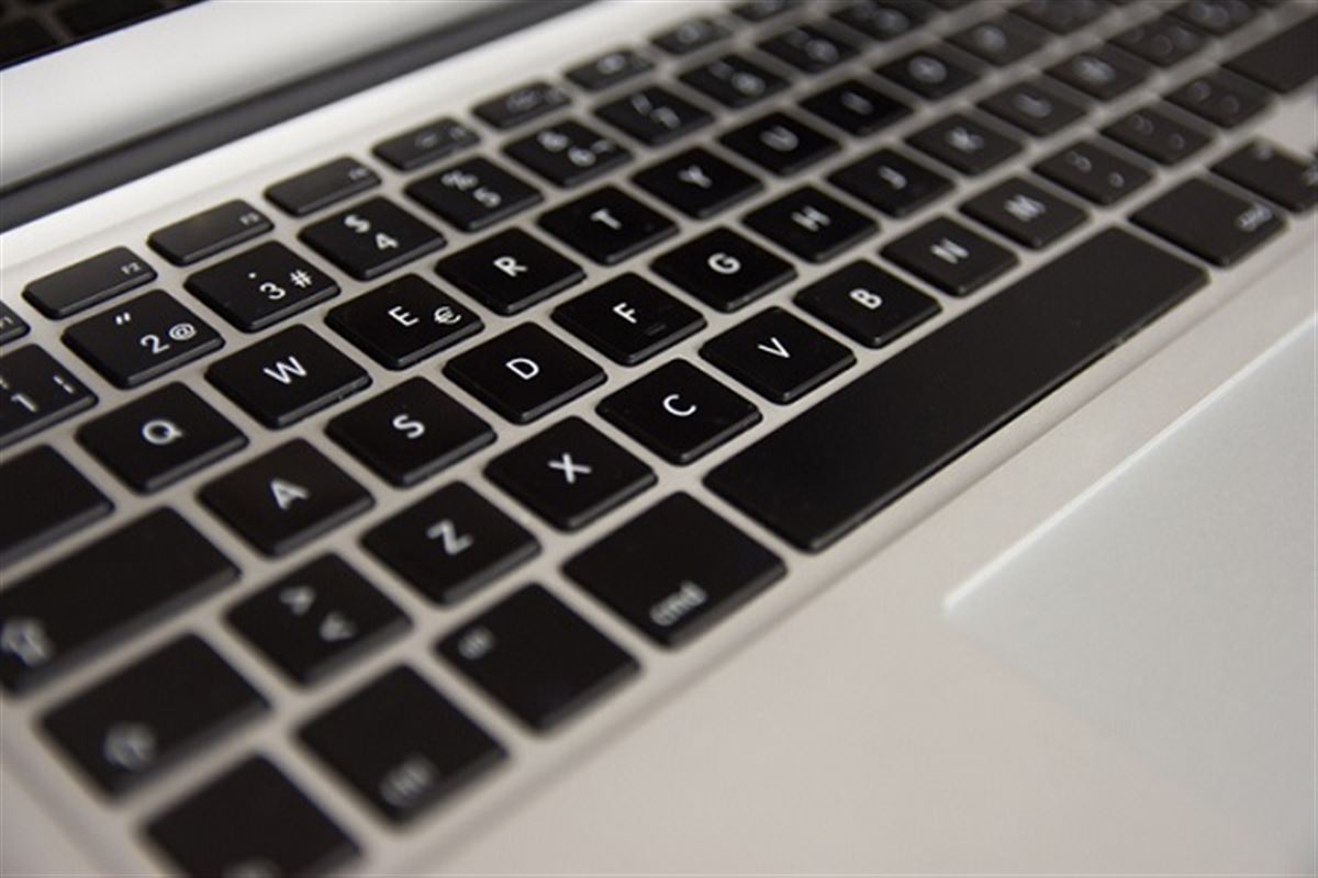 PC Astuces - Transformer un clavier QWERTY en AZERTY