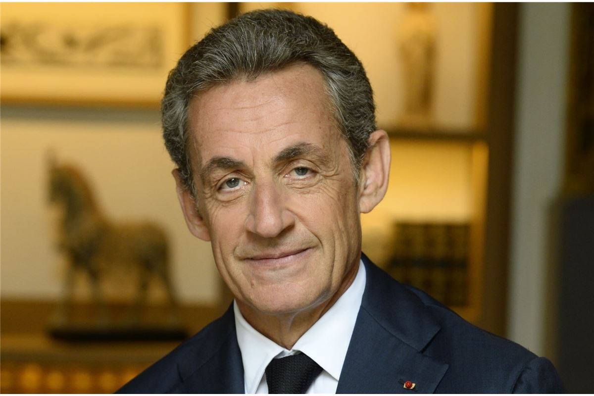 Nicolas Sarkozy en dédicace à la Fnac Compiègne >> DÉDICACE REPORTÉE AU 10 MAI