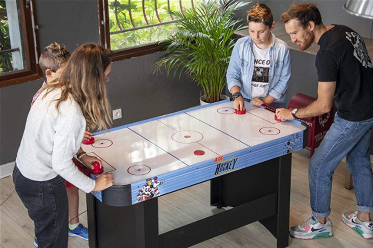 Billard, baby-foot, air hockey : Notre sélection des meilleurs jeux de café Play4Fun