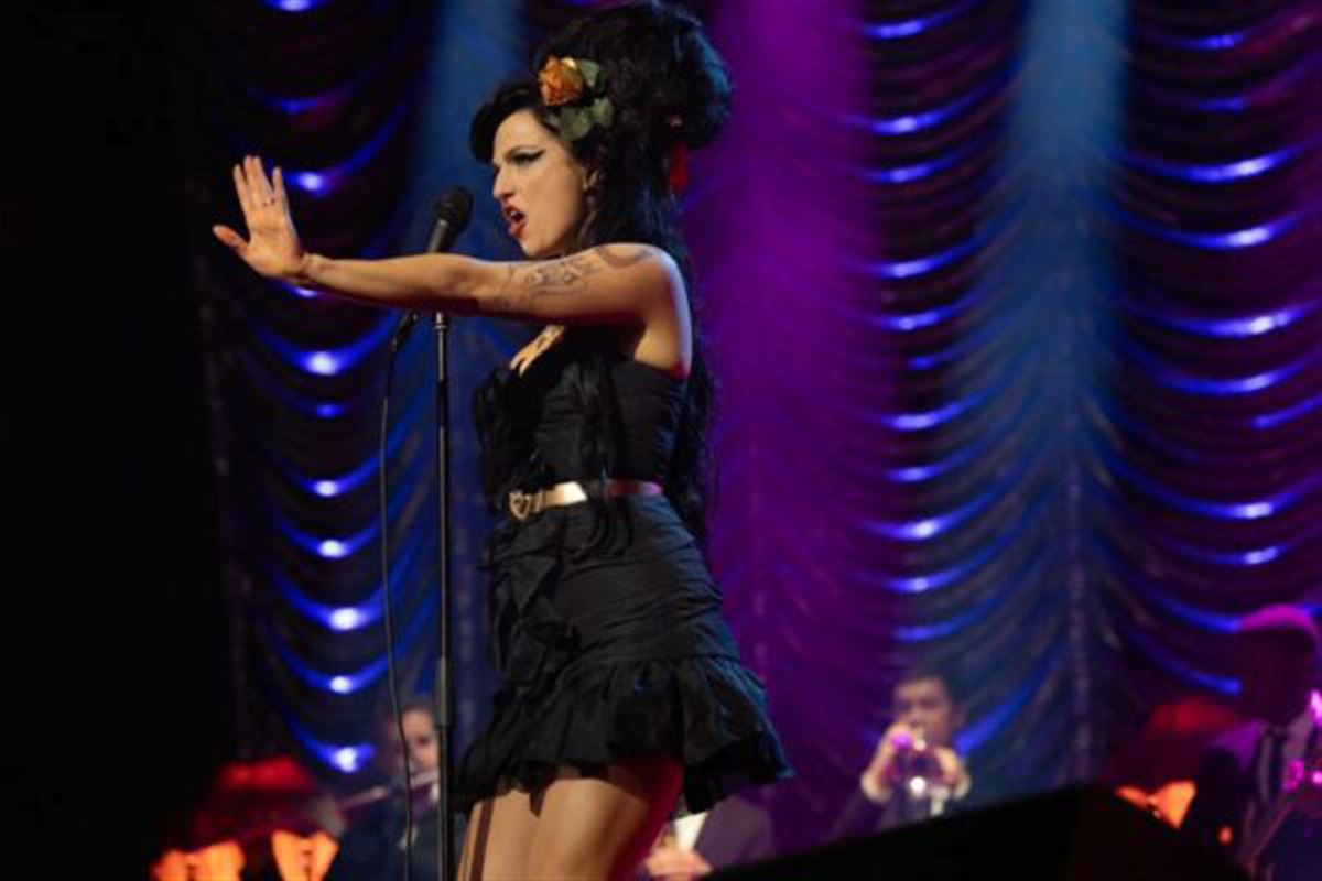 Amy Winehouse : pourquoi la chanteuse était-elle si unique ?