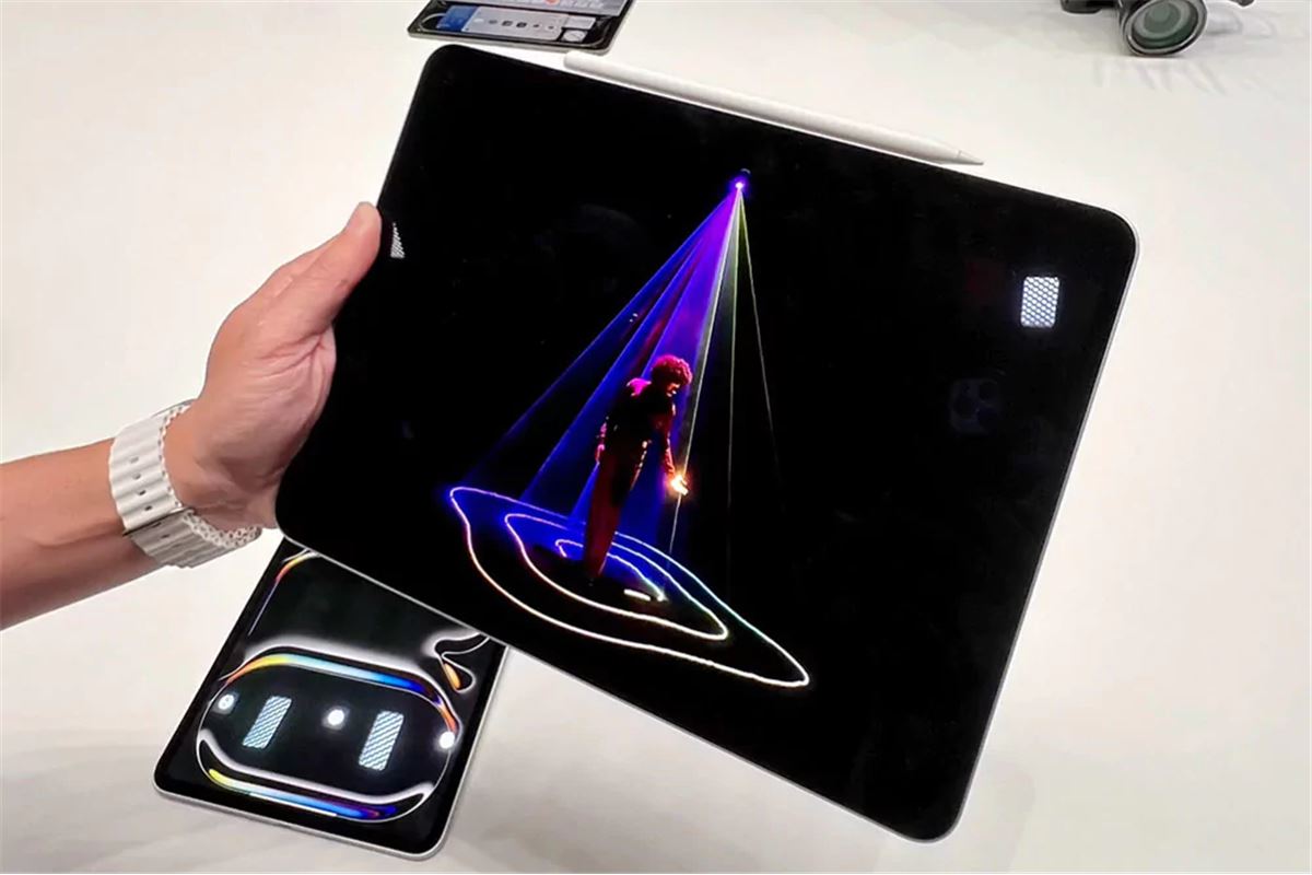 Plus fin, plus puissant, l’iPad Pro se met à l’OLED et passe directement aux puces M4