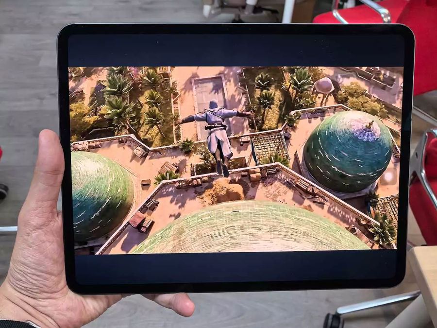 iPad Pro M4 écran Assassins Creed