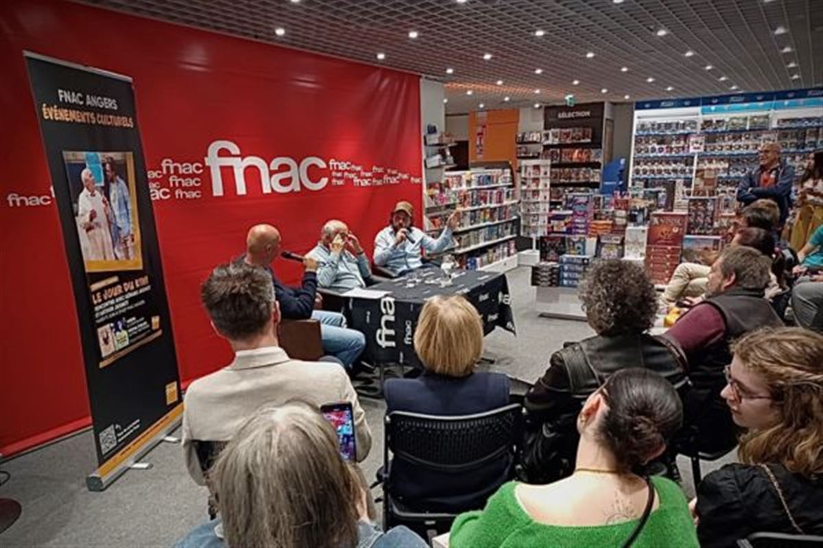 Gérard et Arthur Jugnot à la Fnac d'Angers pour leur nouvelle pièce de théâtre