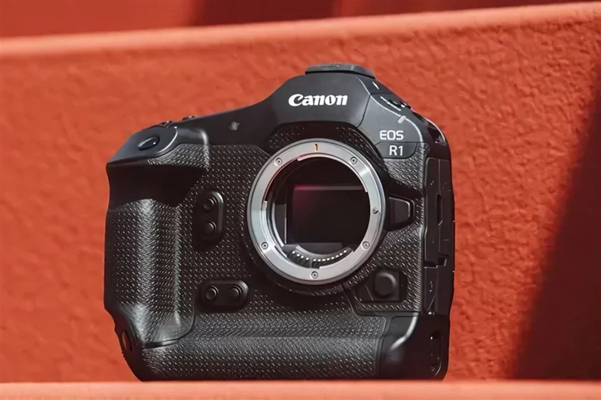 Avec l’EOS R1, Canon tient son appareil photo le plus performant