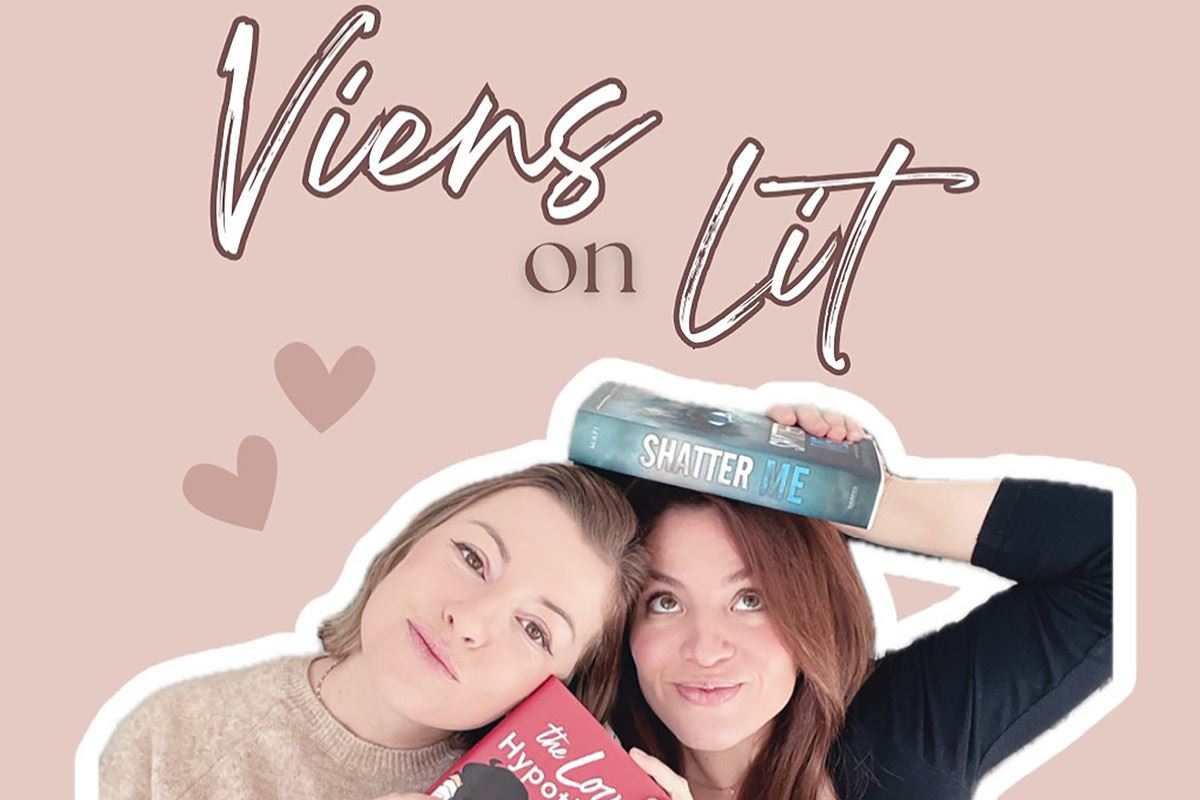 Claire et Dalila, critiques littéraires du compte boostagram @viens.on.lit en dédicace !