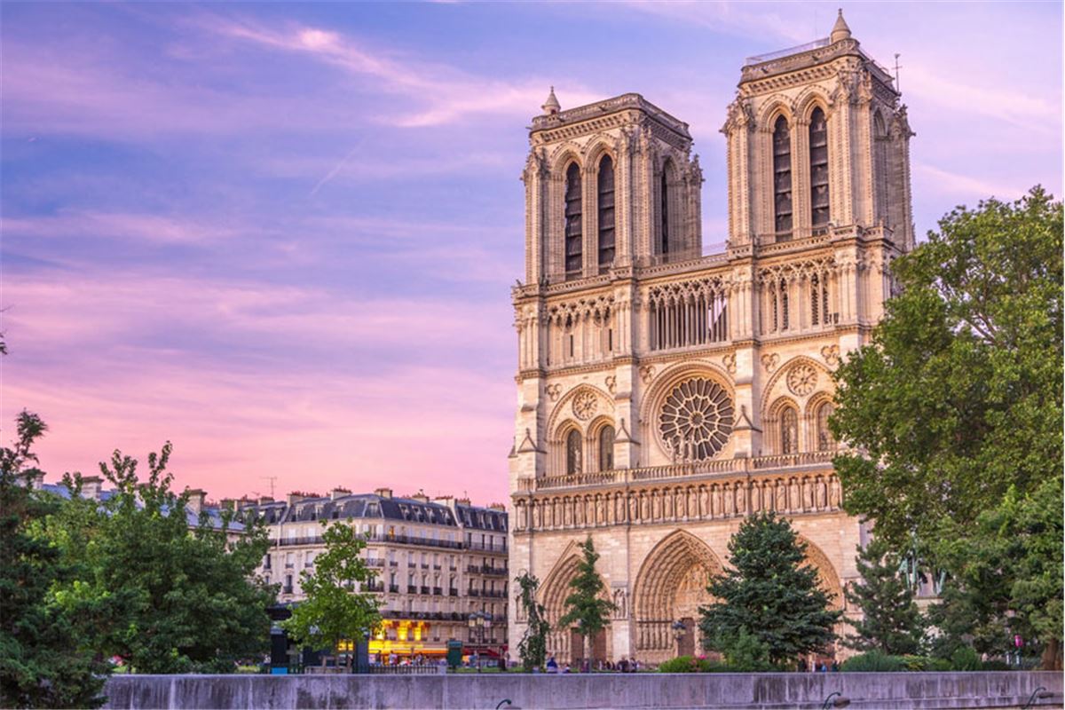 Notre-Dame de Paris dans la fiction et la musique : un personnage à part entière