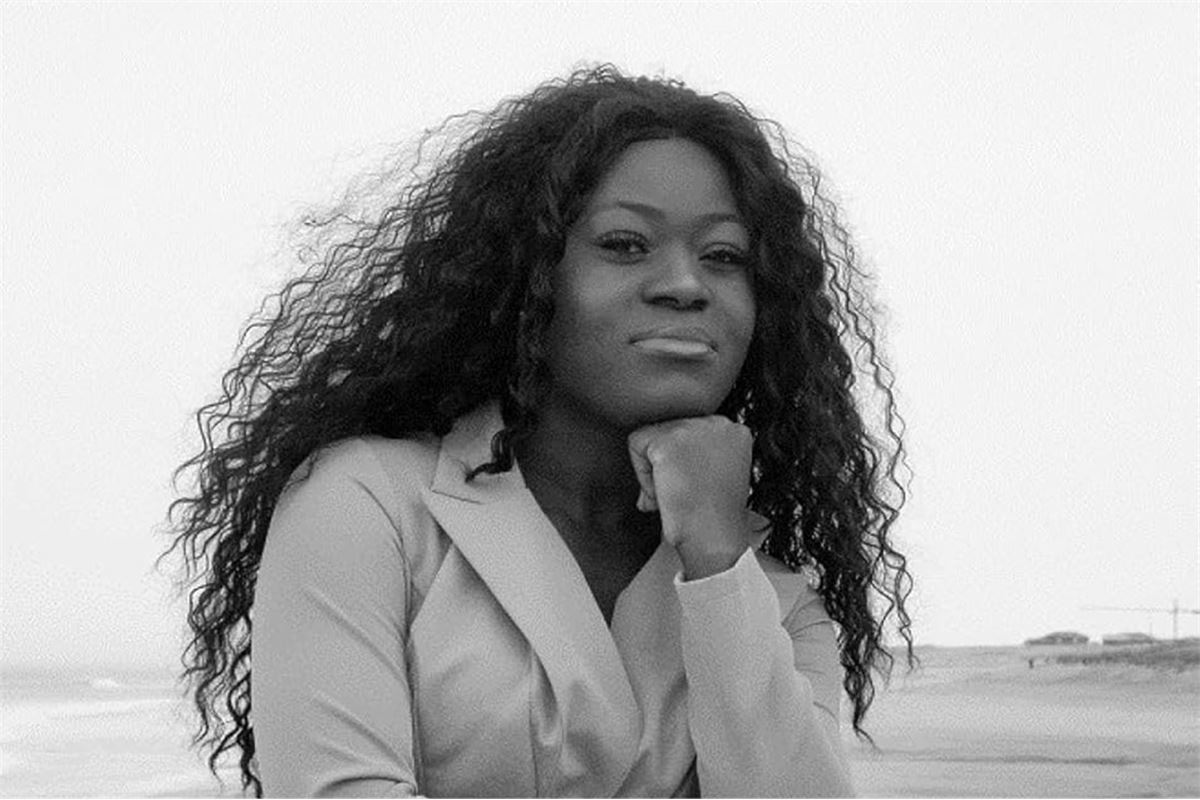 Darling Makona Matraglia en dédicace roman à la Fnac Bayonne