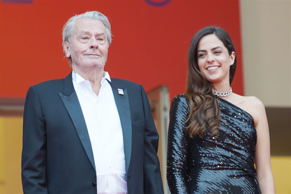 Anouchka Delon : "Alain Delon a reçu de la lumière grâce aux femmes"