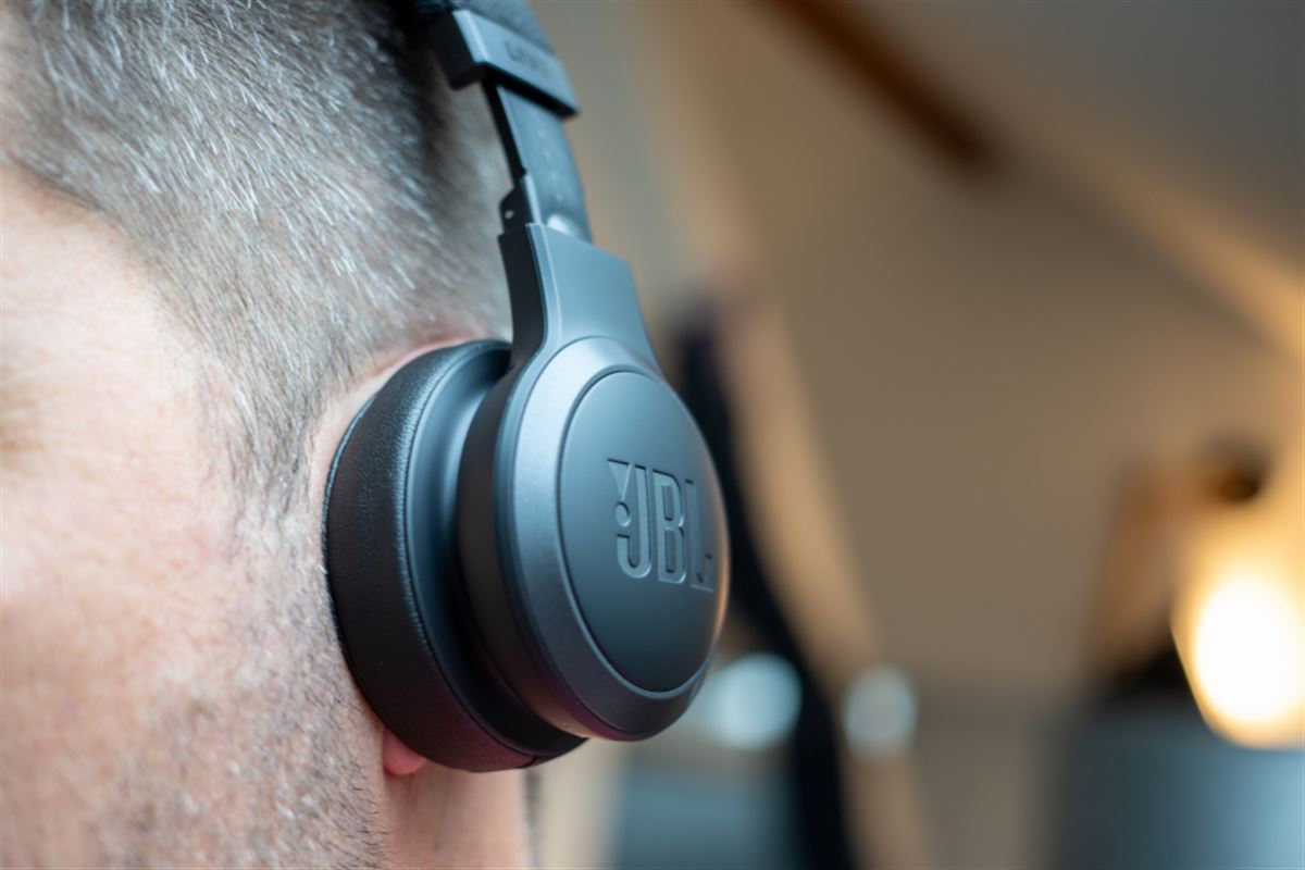 JBL Live 670NC : le casque nomade qui conjugue confort, son et intelligence