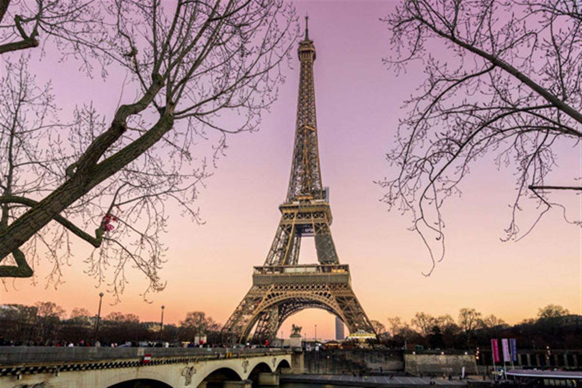 La Minute Positive #8: Tour Eiffel : quarante femmes scientifiques gravées dans le fer de l’histoire