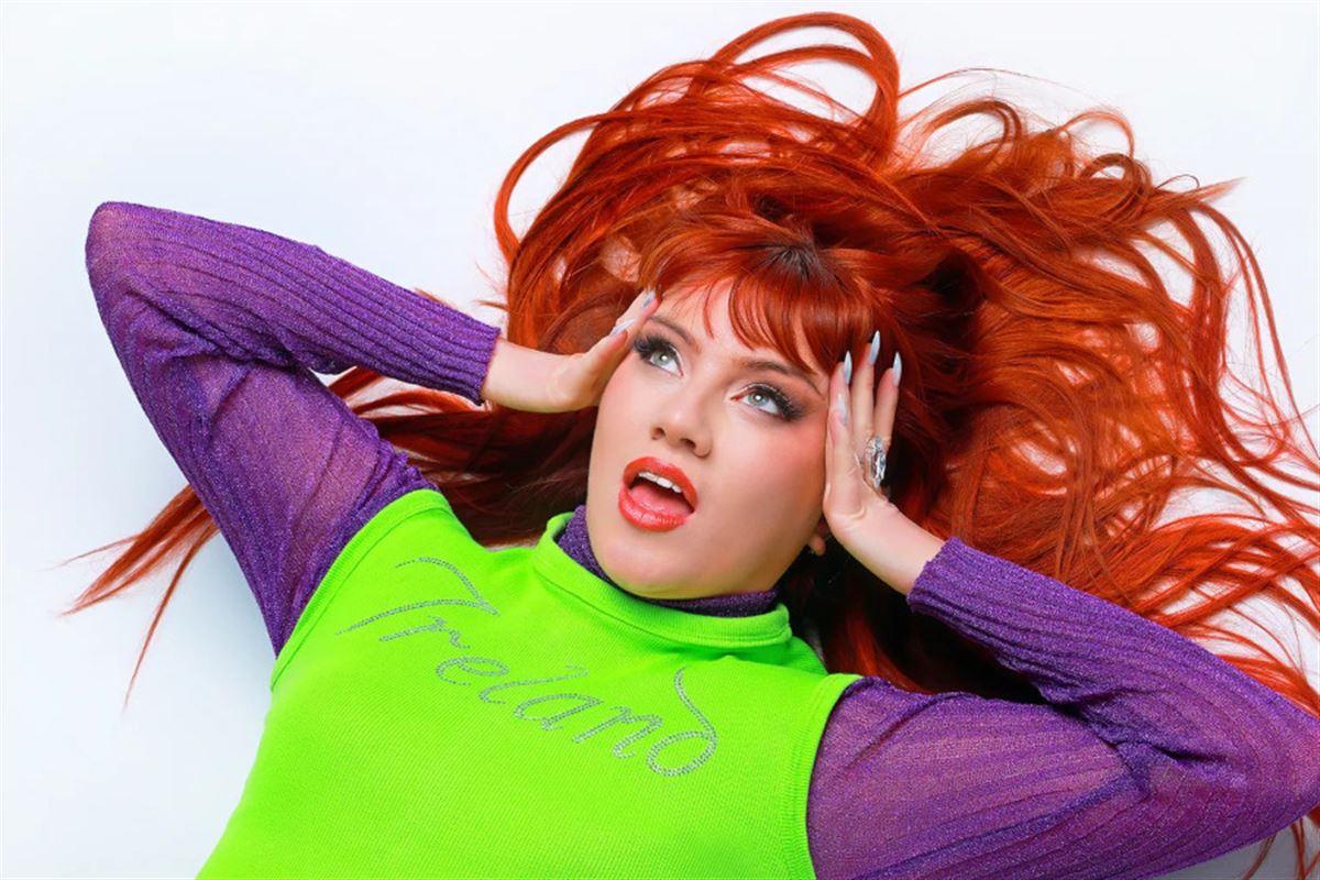 Irlande, féminisme, "héroïne chic" : on a papoté avec la star country pop CMAT