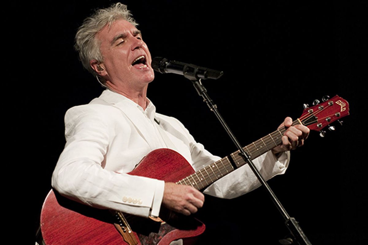 Pourquoi écouter David Byrne est toujours une aventure sonore