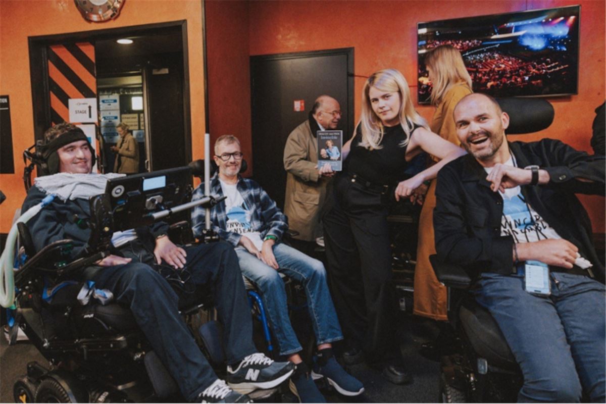 La Minute Positive #11 : “Invincibles Ensemble”, la scène comme levier de lutte contre la maladie