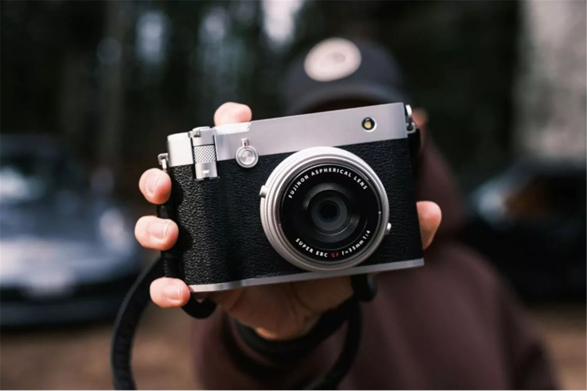 Fujifilm GFX100RF : le premier appareil à focale fixe de la gamme GFX