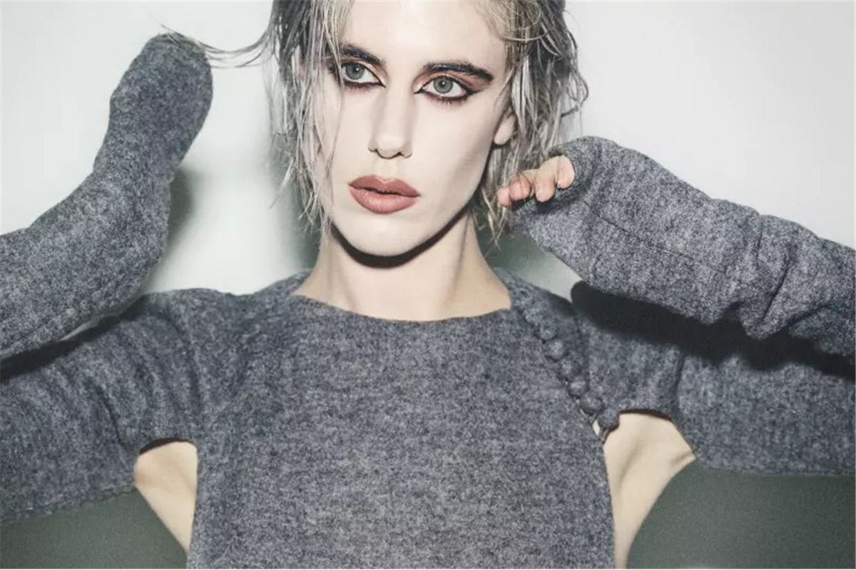 Femmes pirates, Lynch et pop colorée : Sylvie Kreusch nous parle de ses inspirations