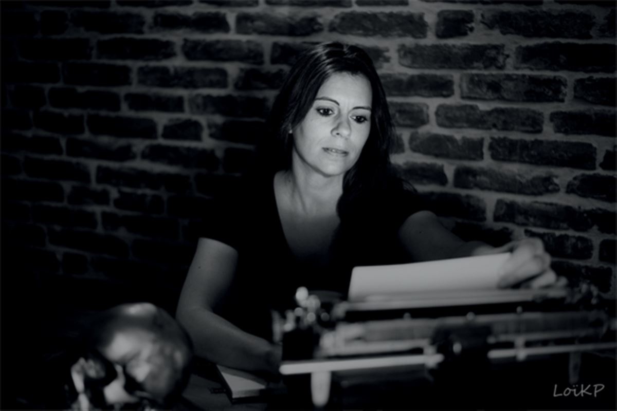 Angélina Delcroix en dédicace polar à la Fnac La Rochelle !