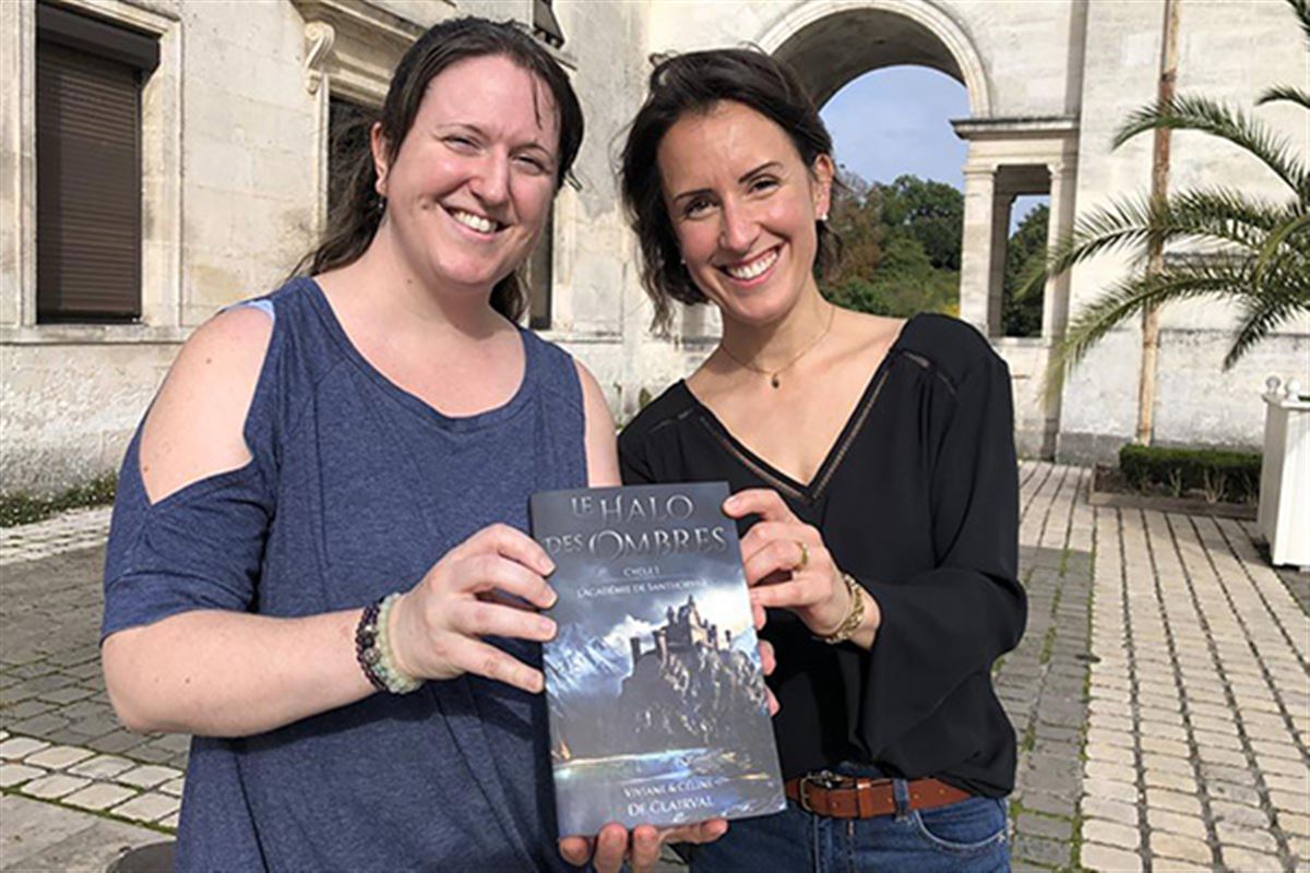 Viviane et Céline de Clairval en dédicace à la Fnac Poitiers pour "Le Halo des ombres - Cycle 3"