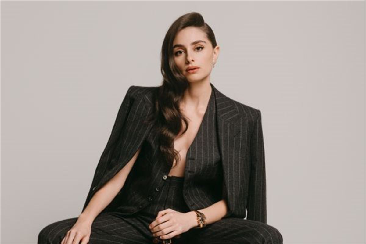 Esther Abrami sera en showcase et en séance de dédicaces à la Fnac Ternes !