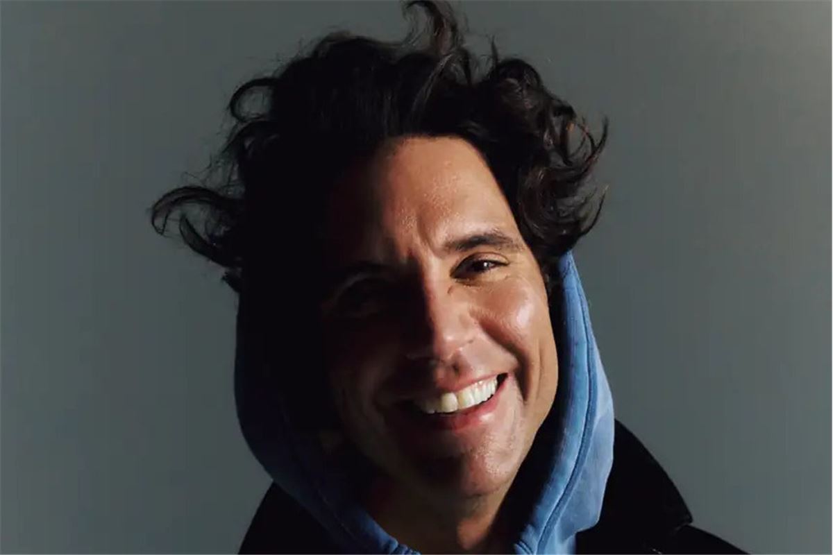 Inspirations pop, spiritualité et résistance poétique : Mika fait le point