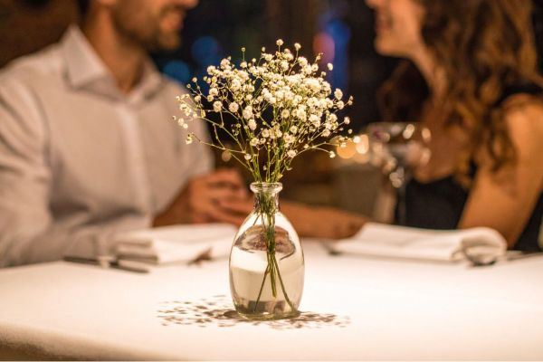 Valentinstag zu Hause: 10 Ideen für einen unvergesslichen Abend zu zweit
