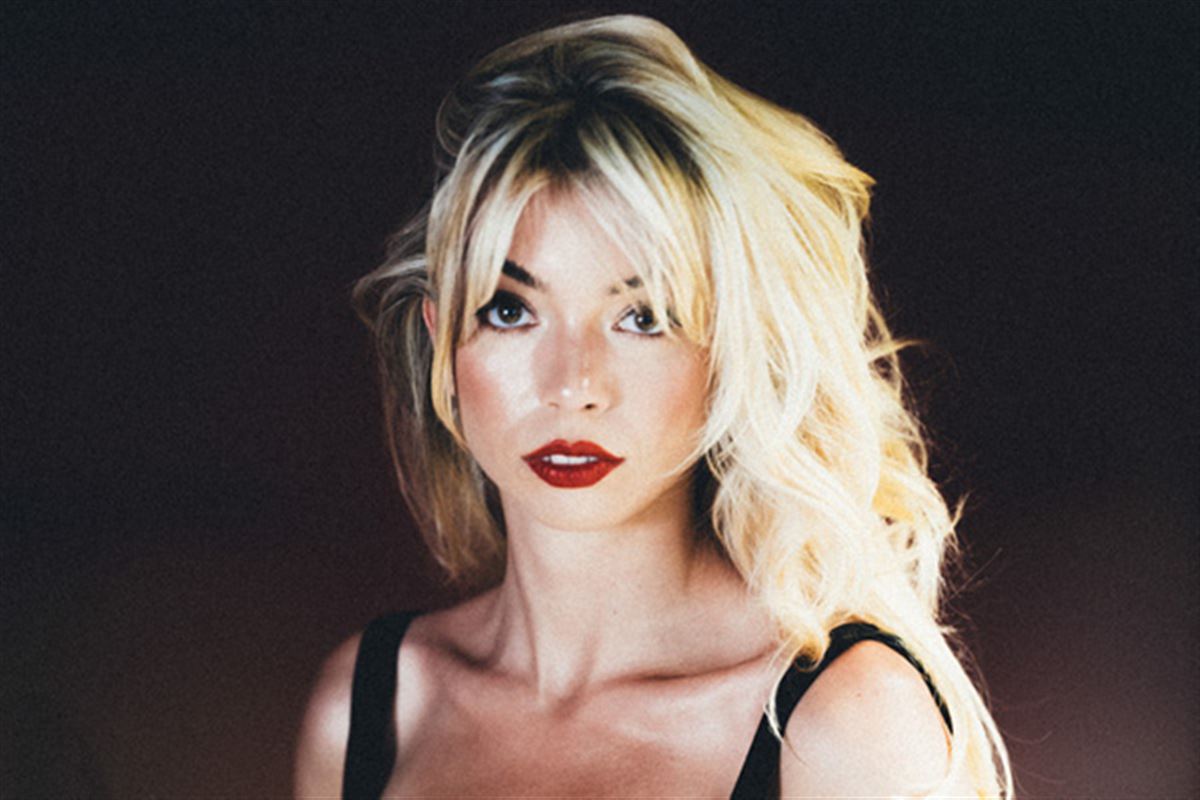 Roxane en showcase et dédicace à la Fnac Bercy !