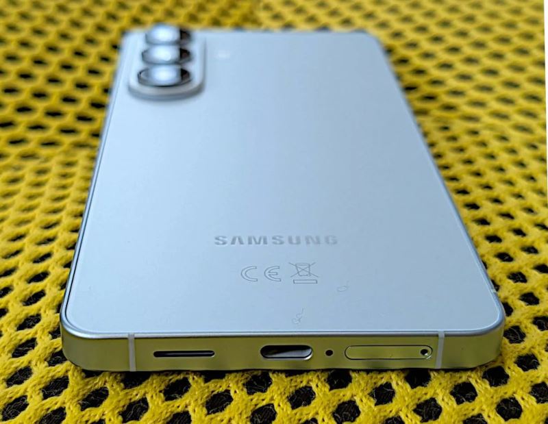 Samsung Galaxy S26 Plus vertical