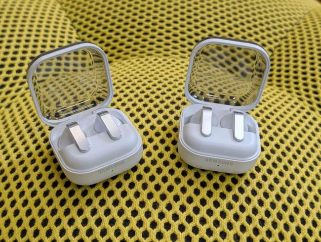 Samsung Galaxy Buds 4 boitiers