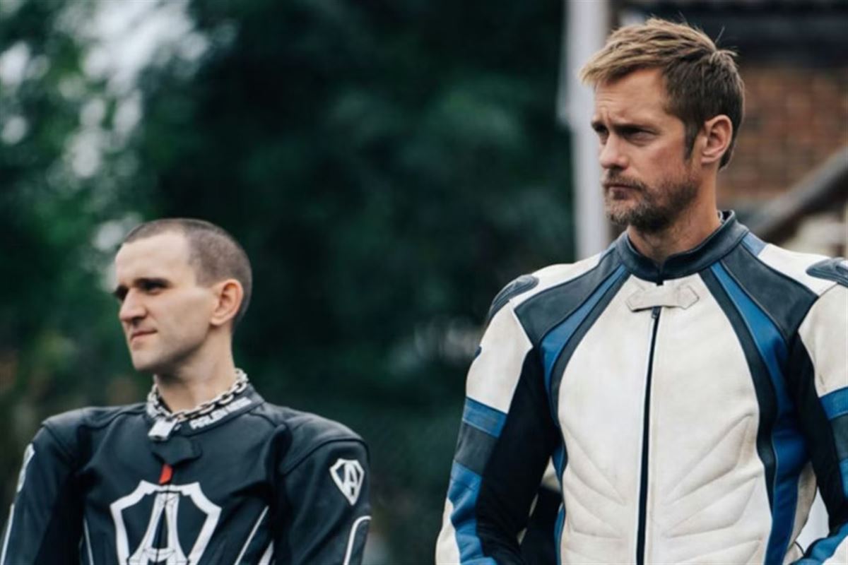 "Pillion", la troublante (et réjouissante) romance queer et cuir